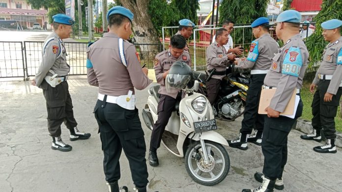 Propam Periksa Kendaraan Personil