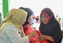 Wagub Reny Hadiri dan Salurkan 439 Paket Sembako di Tebar Harapan Ramadhan BAZNAS untuk Warga Desa Terpencil