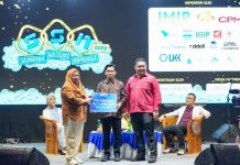 Usai Viral Perbaiki Pintu Kelas, Najib Nadir Terima Apresiasi Pemprov Sulteng di HUT ke-62