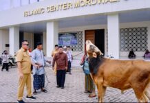Dari Masjid Hingga Lapas, Bupati Delis Serahkan Hewan Kurban di Sejumlah Titik
