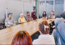 Temui Mahasiswa Morut di Makassar, Bupati Delis: “Kalian Harus Jadi Generasi yang Kembali Membangun Daerah”