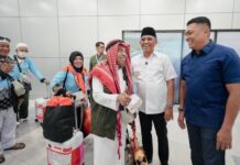 Gubernur Anwar Hafid Sambut Kepulangan Jamaah Haji Sulteng, Suasana Haru Warnai Bandara Internasional Mutiara SIS Al-Jufri