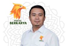 Muchdi PR Serahkan SK, Berkarya Sulteng Bidik Kursi DPRD