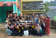 Mahasiswa UGM Sulap Botol Plastik Jadi Kebun Hidroponik