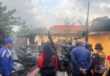 Sigap, Kapolres Morut Pimpin Pemadaman Rumah Terbakar di Tompira