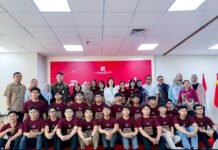 Delis Lepas Delapan Pemuda Morowali Utara Kuliah ke China