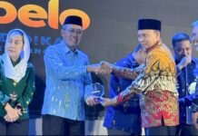 Dua Kali Terbaik I, Wabup Djira Terima Langsung 4 Penghargaan Pendidikan untuk Morut