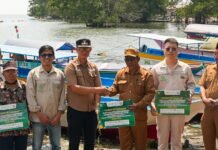 Perkuat Ekonomi Pesisir, IMIP Salurkan 6 Unit Kapal Nelayan