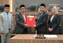 Sekda Morowali Sampaikan Pendapat Bupati Atas Pandangan Umum Fraksi Tentang RAPBD TA 2027 dan Penetapan Propemperda Tahun 2027