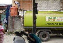IMIP Distribusi Air Bersih ke Lima Dusun Terdampak Kekeringan