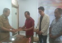 Tokoh Masyarakat Desa Peura Serahkan Berkas Dugaan Korupsi Dana Desa ke Inspektorat Poso